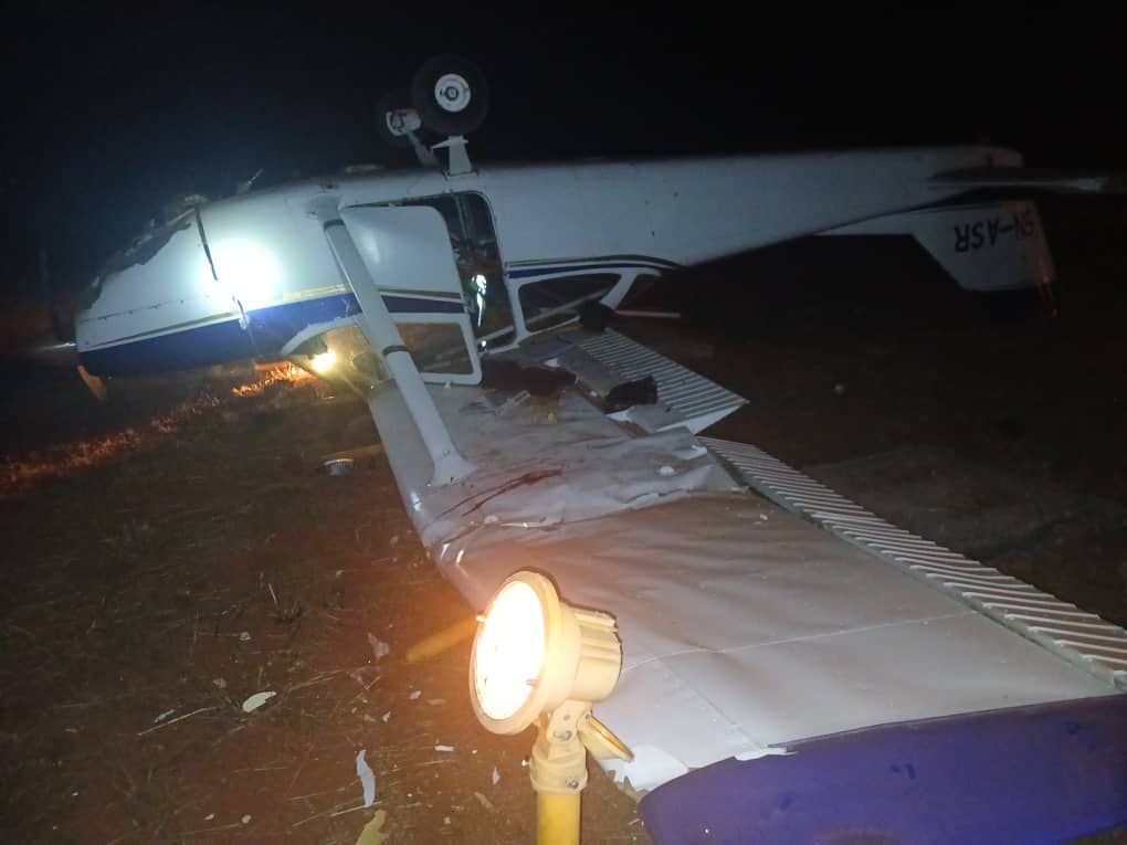 4 crew members escape death as plane crash-lands at Owerri airport 2 4 crew members escape death as plane crash-lands at Owerri airport
