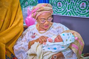 First Lady welcomes 1st baby of the Year