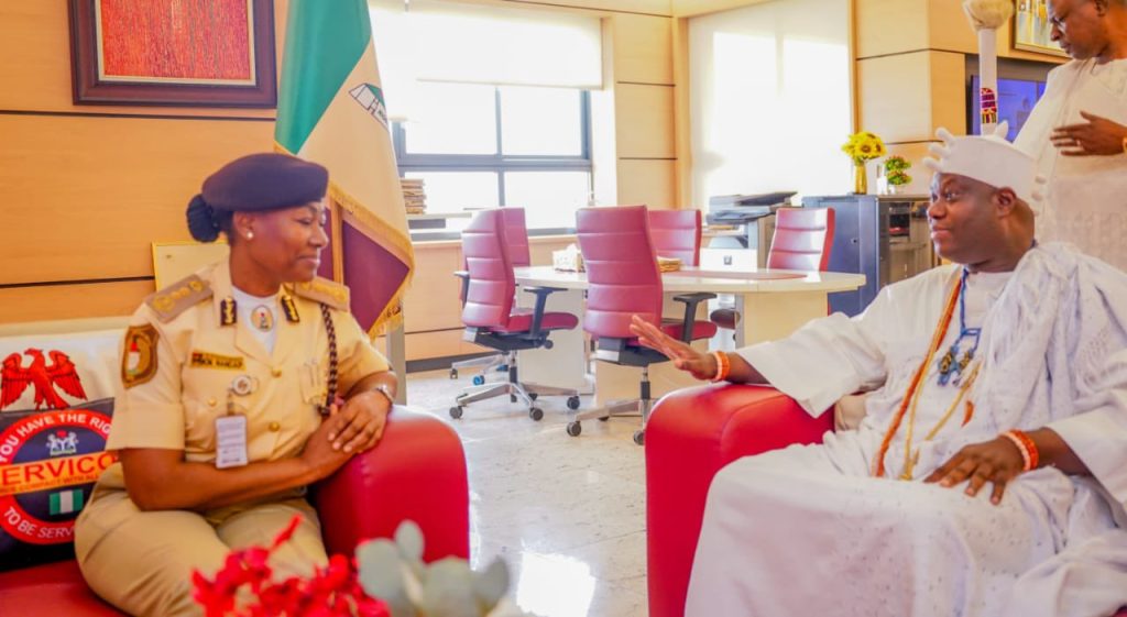 Ooni of Ife visits NIS HQ for renewal of his diplomatic passport (+Photos) 2 His Imperial Majesty, the Ooni of Ife, Oba Adeyeye Enitan Babatunde Ogunwusi (Ojaja II) and the Comptroller-General Immigration Service, Kemi Nandap, and members of her Management Team. Photo credit: @nigimmigration/X