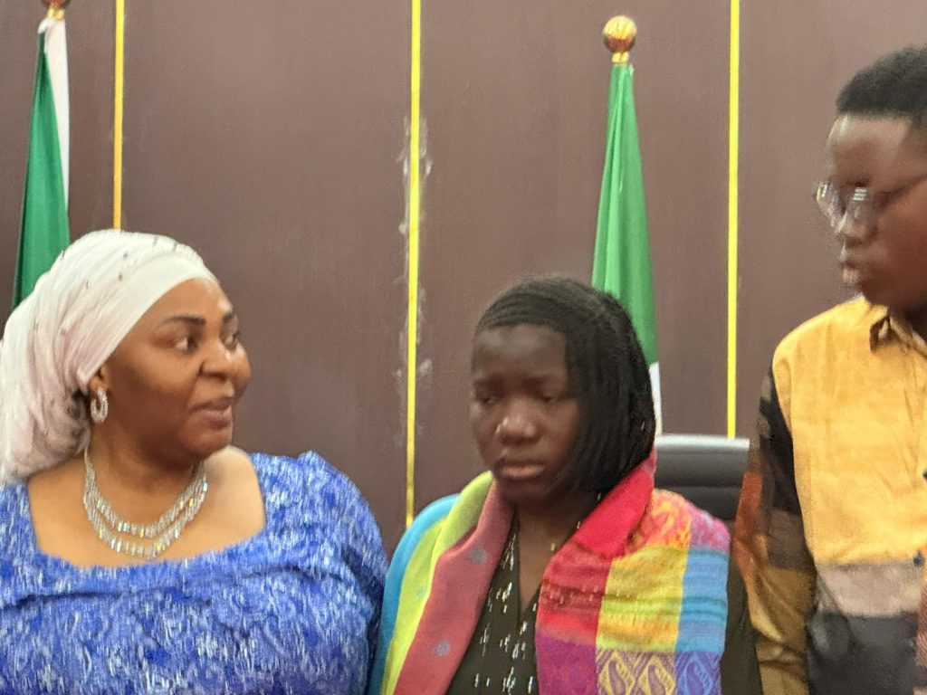 Taraba Governor’s wife meets mutilated teen, awards university scholarship to victim