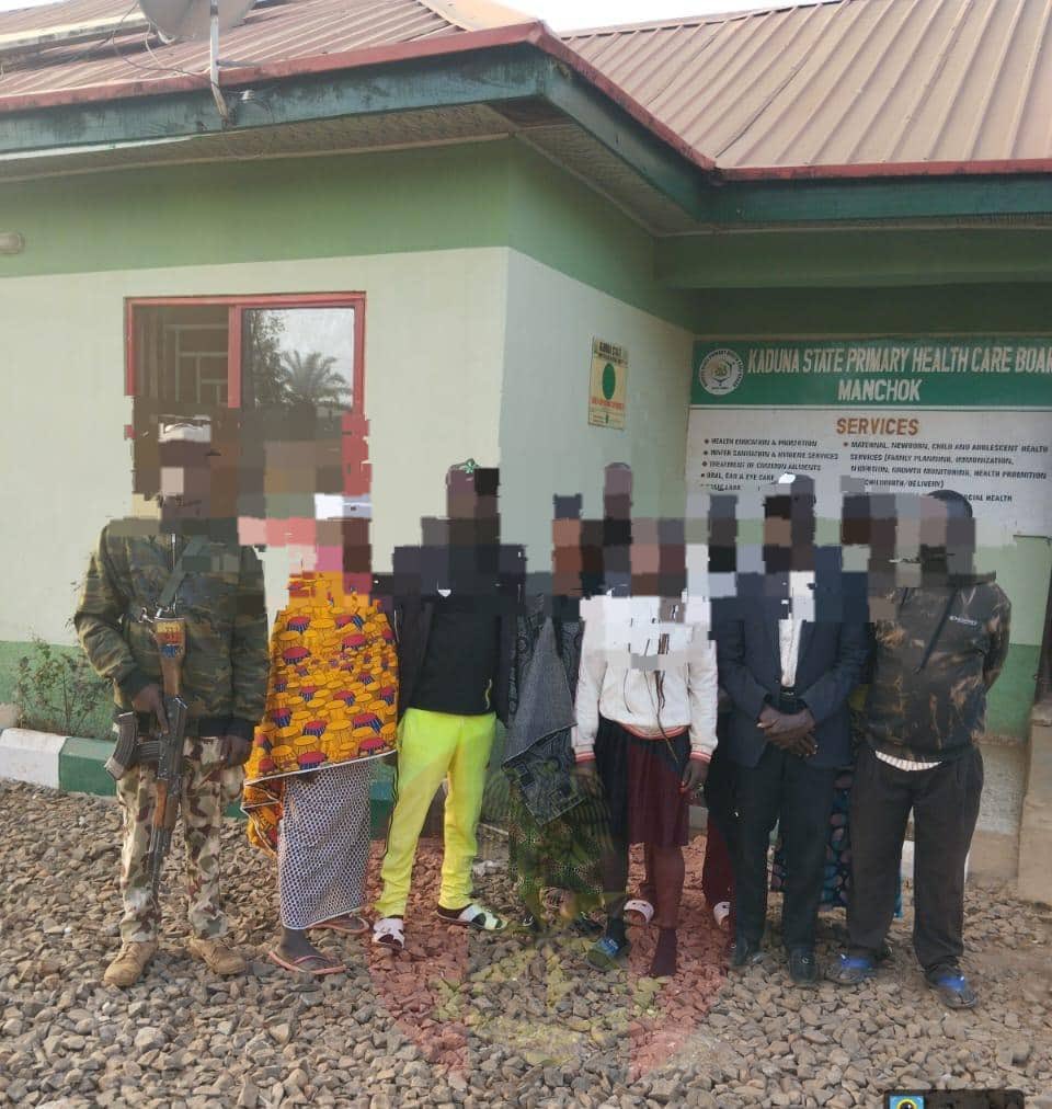 Troops eliminate criminal suspects in gun battle, rescues kidnapped victims, recover weapons in Kaduna 2 Troops eliminate criminal suspects in gun battle, rescues kidnapped victims,
