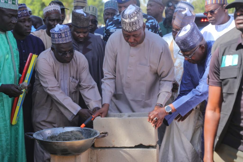 Zulum inaugurates 2 schools, flags off High Islamic College project 3 Zulum inaugurates school project