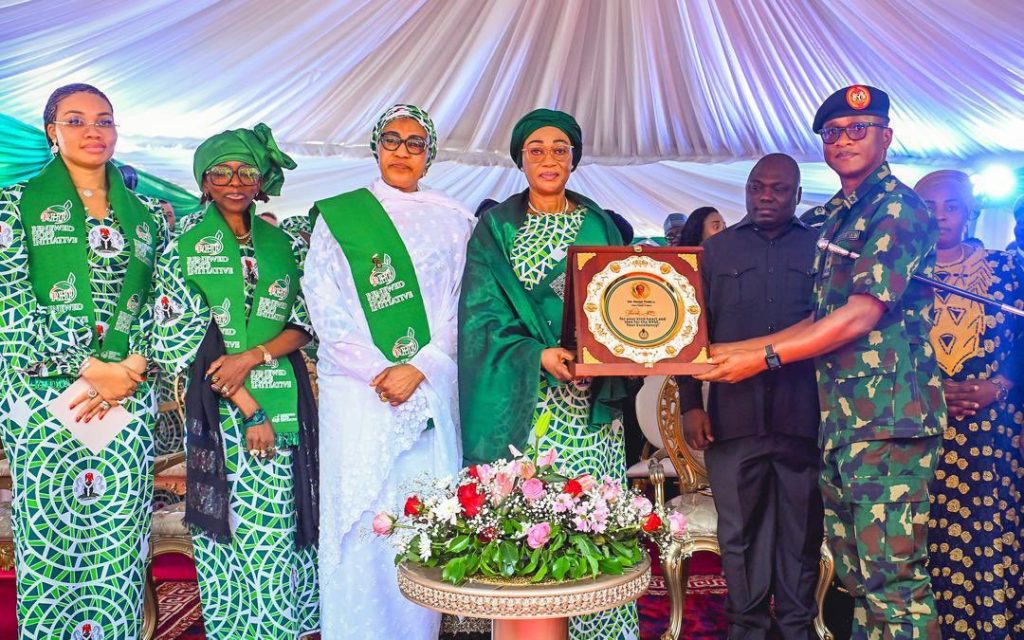 Nigerian first lady donates 3 mobile ambulances to Taraba Govt, NYSC 3 Nigerian first lady donates 3 mobile ambulances to Taraba Govt, NYSC