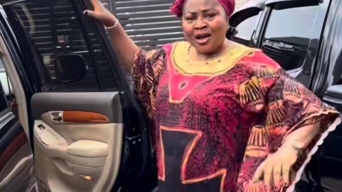 Valentine’s Day: Regina Daniels surprises mum with 2 luxury cars 3 Regina Daniels gifts mum car on Valentine's day