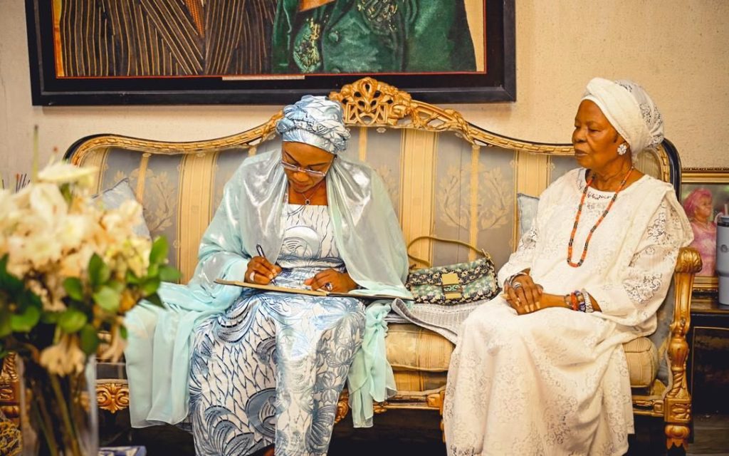 First Lady Oluremi Tinubu pays condolence visit to Ojora family