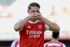 Viktor Gyokeres scores celebrates after scoring his first goal for Arsenal