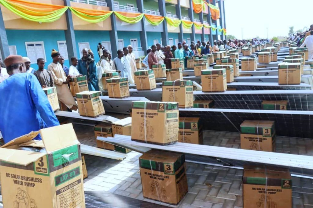 Borno: Zulum distributes farm tools, commissions school in Damasak 3 Zulum distributes farm tools in Damaska