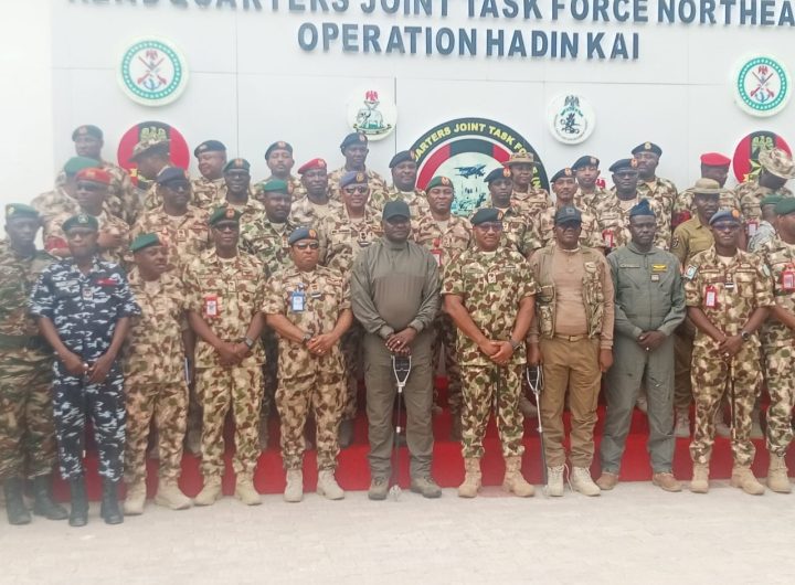 Defence Minister visits Maiduguri0A0A