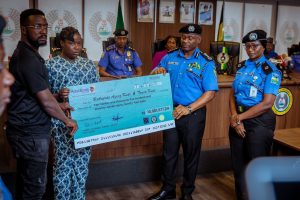 Disu IGP donate money to families of fallen officers