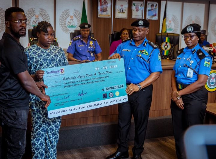 Disu IGP donate money to families of fallen officers