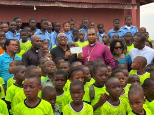 Peter Obi and school students