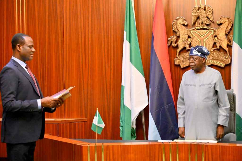 Tinubu swears in Taiwo Oyedele as Minister of State for Finance, extols his experience, dedication 2 President Bola Tinubu and the newly sworn in Minister of State for Finance, Taiwo Oyedele