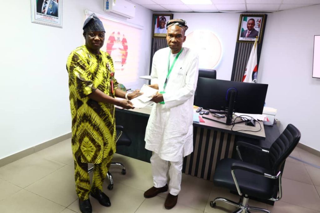 efcc return funds to wole Soyinka