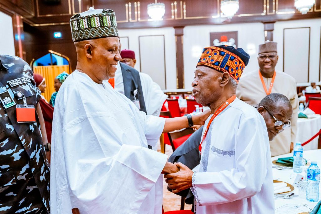PHOTONews: Tinubu, Shettima host newspaper proprietors, editors for Interfaith Iftar at Presidential Villa 2 His Excellency, President Bola Ahmed Tinubu, GCFR, was joined by Vice President Kashim Shettima as he hosted Media Executives, the Newspaper Proprietors Association of Nigeria, and the Guild of Editors to an Interfaith Breaking of Fast, marking both Ramadan and Lent, at the State House Banquet Hall in the Presidential Villa, Abuja, on Friday. See photos below: