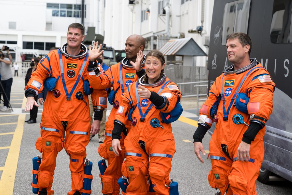 PHOTONews: Artemis II crew returns safely to earth after historic lunar mission 8 Artemis II crew returns safely to earth16