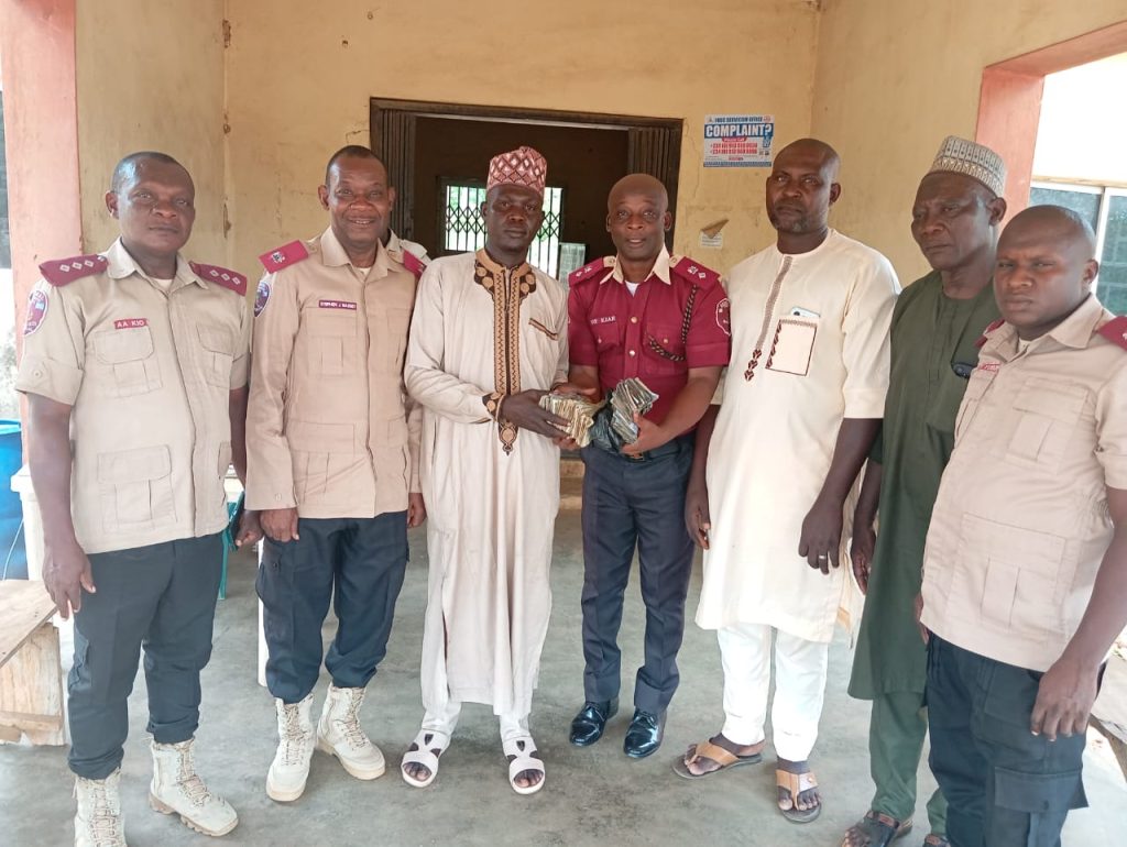 FRSC hands over ₦1.12m recovered from crash scene to victim’s family