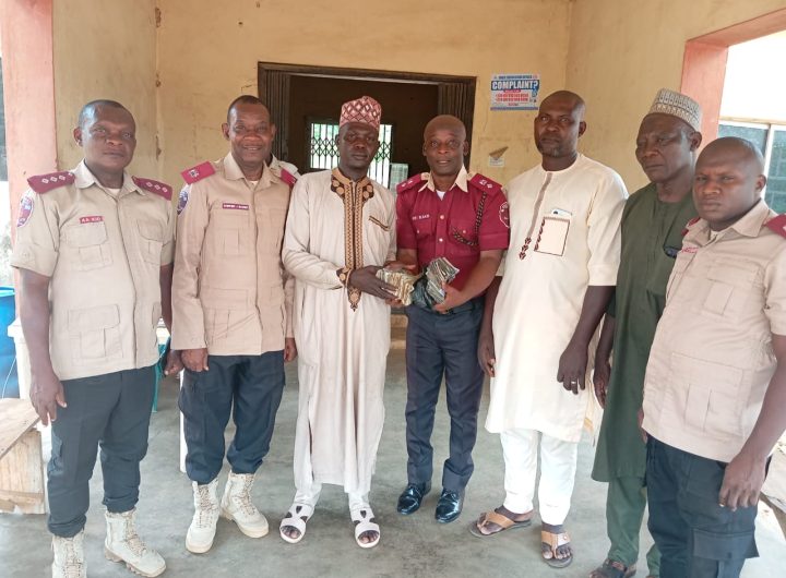 FRSC hands over ₦1.12m recovered from crash scene to victim’s family