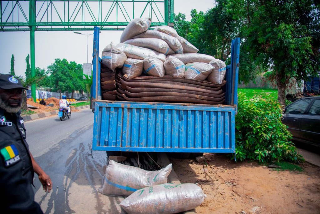 Police foil railway vandalism syndicate, recover ₦400m assets, reject ₦100m bribe 2 Police foil railway vandalism syndicate, recover ₦400m assets, reject ₦100m bribe