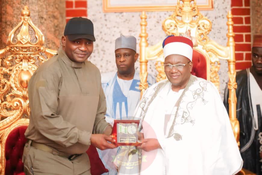 UPDATED: Defence Minister visits HQ Operation Hadin Kai, commends troops, reaffirms FG resolve to defeat terrorism 2 Defence Minister visits HQ Operation Hadin Kai, commends troops, reaffirms FG resolve to defeat terrorism