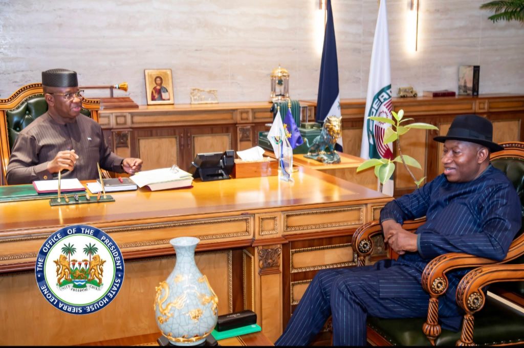 Jonathan meets Sierra Leone President Bio in Freetown, discusses West Africa’s stability 2 Jonathan meets Sierra Leone President Bio in Freetown, discusses West Africa’s stability