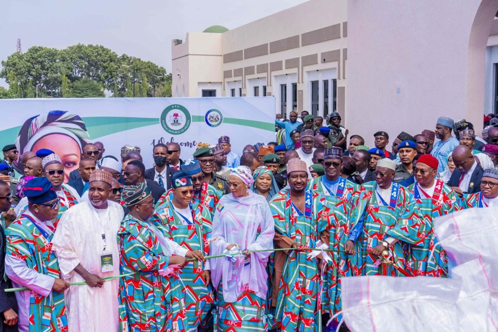 Uba Sani hosts Nigerian First Lady for flag-off of 100 trucks of rice and ₦1.2 billion palliatives