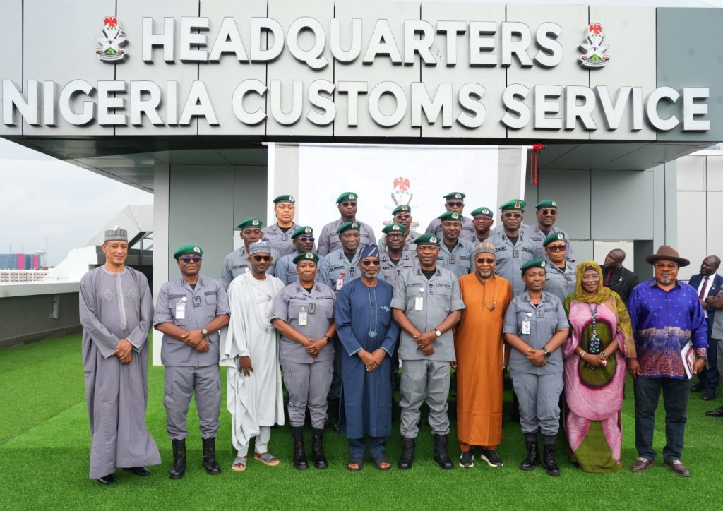 Local investment protection: Customs battles vegetable oil smuggling