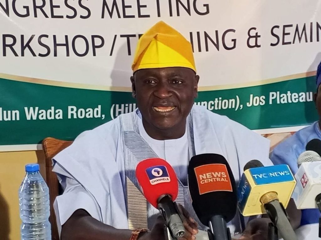 Plateau reduces land title processing stages from 46 to 25