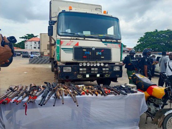 Lagos police intercept truck loaded with 47 sacks of military camouflage, arrest 4 suspects 2 Lagos police intercept truck loaded with 47 sacks of military camouflage, arrest 4 suspects