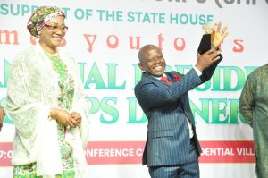 Anule displays award