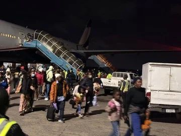 South Africa xenophobic attacks: Nigeria evacuates 287 citizens as 4th rescue flight arrives