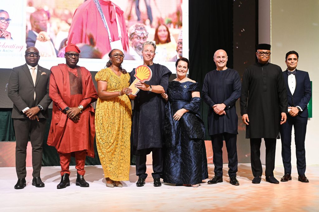 Shell bids farewell to Executive Vice President Nigeria and Country Chair Marno, as Elohor assumes role 2 Shell sendforth 2