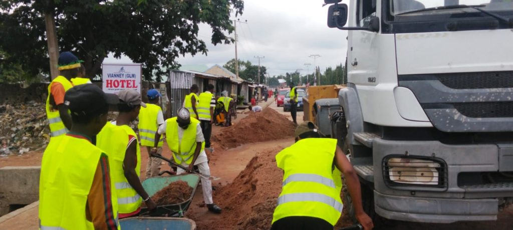 Taraba intensifies drainage clearance to prevent flooding, residents laud Kefas' sanitation drive 2 Taraba intensifies drainage clearance to prevent flooding