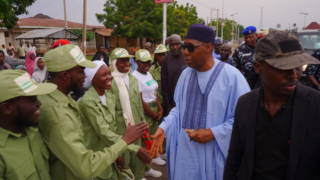 Zulum disburses over ₦10 million to NYSC corps members, staff in Borno