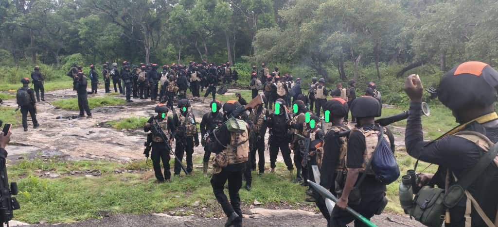 PHOTONews: Inside the operation that rescued 44 kidnapped Oyo pupils and teachers 4 How Nigerian troops rescued 44 kidnapped Oyo pupils, teachers after month-long operation