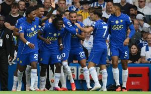 Chelsea beat Brighton 4-3 as Emiliano Martínez wins debut