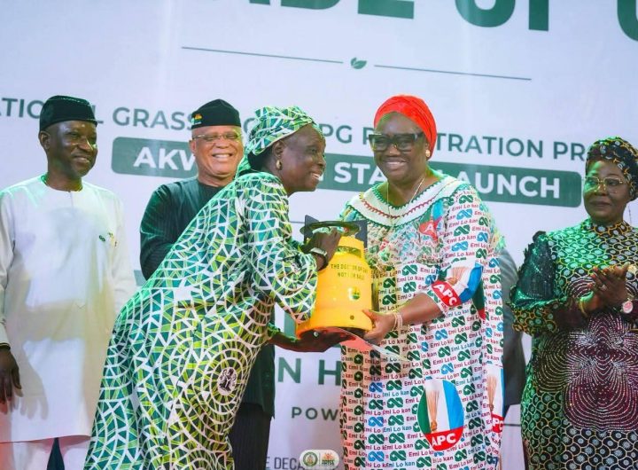 One of the beneficiaries receiving a gas cylinder from Ekaette Unoma Akpabio, wife of Senate President in the presence of Governor Umo Eno and Ekperikpe Ekpo, minister of Petroleum Resources (Gas) in Uyo, Akwa Ibom State