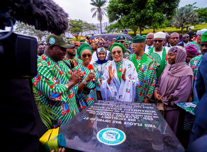 First Lady flags off National Community Food Bank Programme for South-West