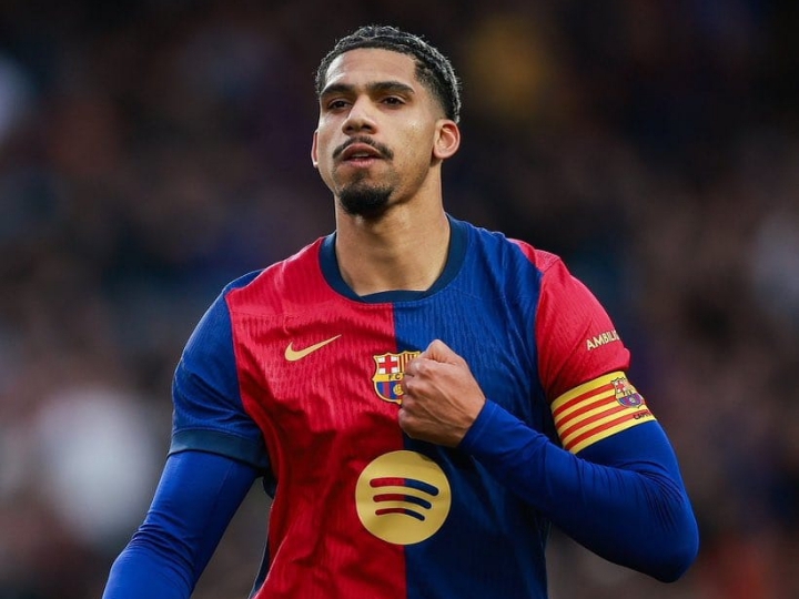 Liverpool agree deal to sign Ronald Araujo from Barcelona