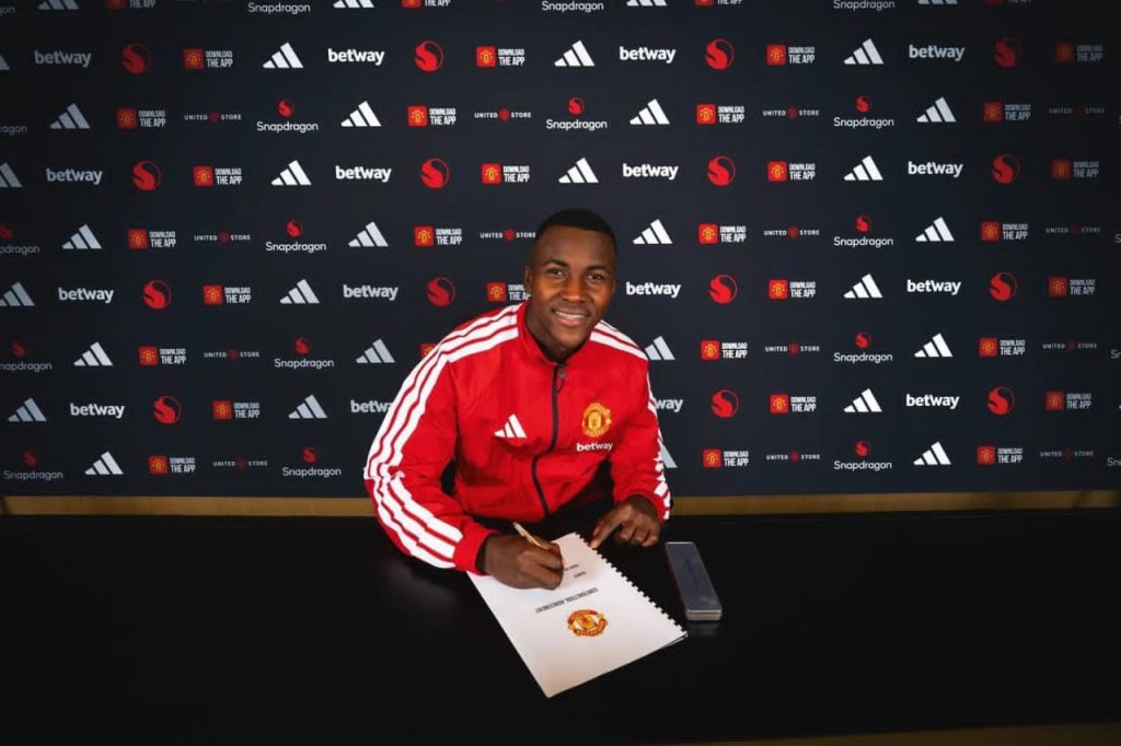 Manchester United confirm signing of Colombian teen midfielder Cristian Orozco