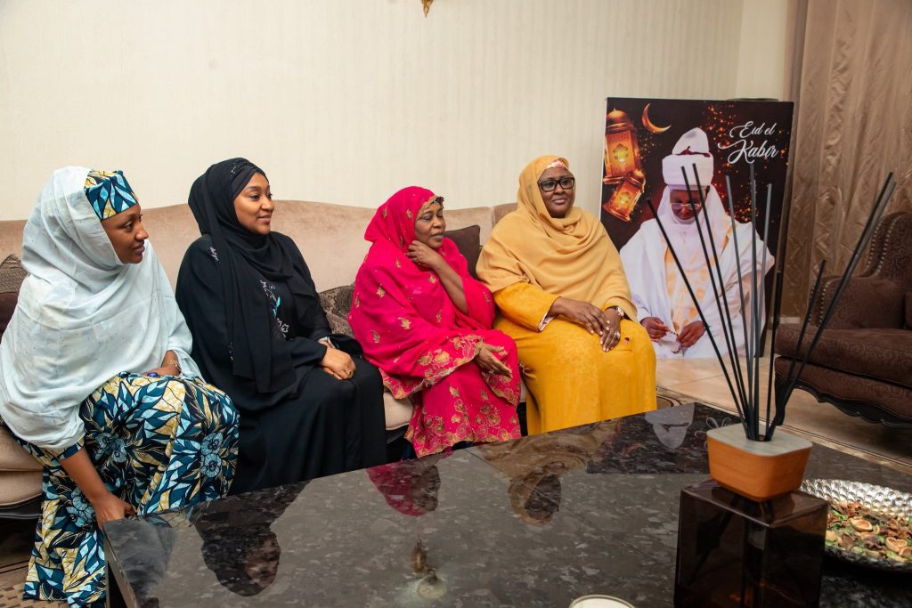 Atiku meets Aisha Buhari, vows to 'make Nigeria affordable again' 2 Aisha Buhari meets ATIKU Abubakar