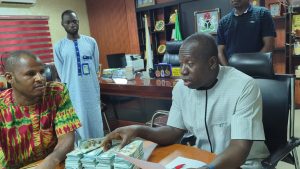 EFCC investigates suspect arrested with counterfeit $212,200 in Kano   