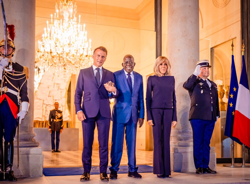PHOTONews: Macron hosts Tinubu at Élysée Palace private dinner, strengthening Nigeria-France ties French President Emmanuel Macron has received President Bola Ahmed Tinubu for a private dinner on Thursday night at the Élysée Palace, reflecting the enduring relationship between Nigeria and France and their shared commitment to strengthening bilateral cooperation. Below are picture of their meeting: