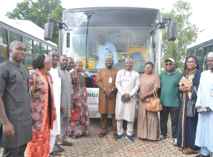 Uba Sani donates buses to NUJ, NBA, NMA, others in Kaduna