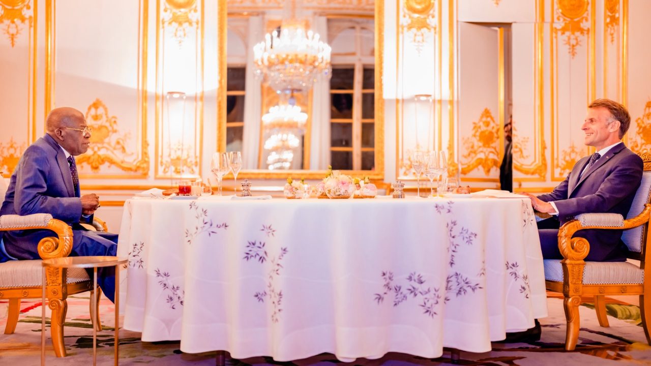 PHOTONews: Macron hosts Tinubu at Élysée Palace private dinner, strengthening Nigeria-France ties French President Emmanuel Macron has received President Bola Ahmed Tinubu for a private dinner on Thursday night at the Élysée Palace, reflecting the enduring relationship between Nigeria and France and their shared commitment to strengthening bilateral cooperation. Below are picture of their meeting: