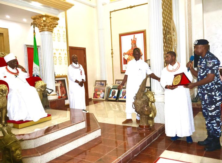 CP Daaor pays courtesy visit to Oba of Benin, congratulates monarch on 10th coronation anniversary