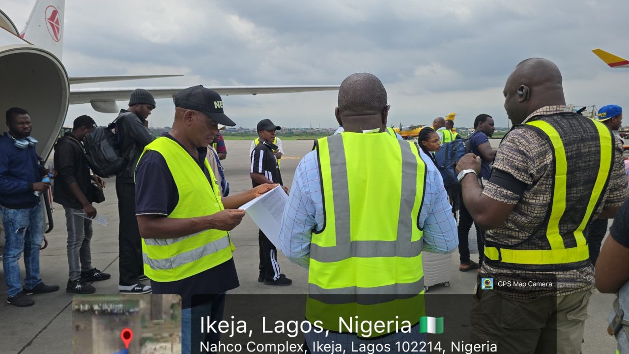 NEMA receives 100 Nigerians returnees from Algeria