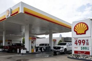 Shell to sell gas distribution business to Vaaris Energy, shifts focus on deepwater exploration